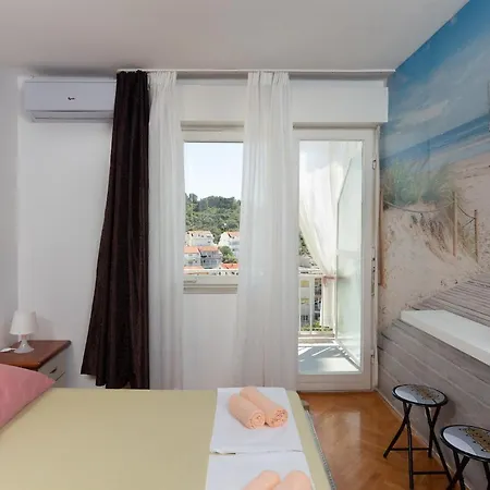 ゲストハウス Hvar 2*