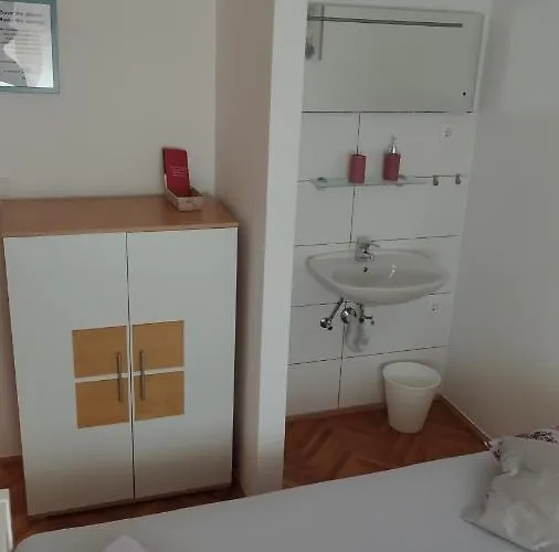 Hvar 2*