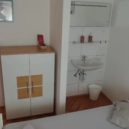 Hvar 2*