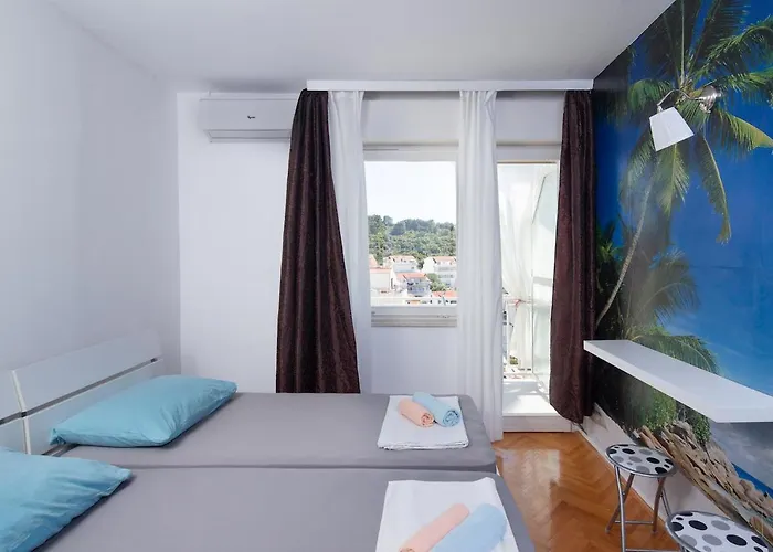 Hvar Affittacamere 2*